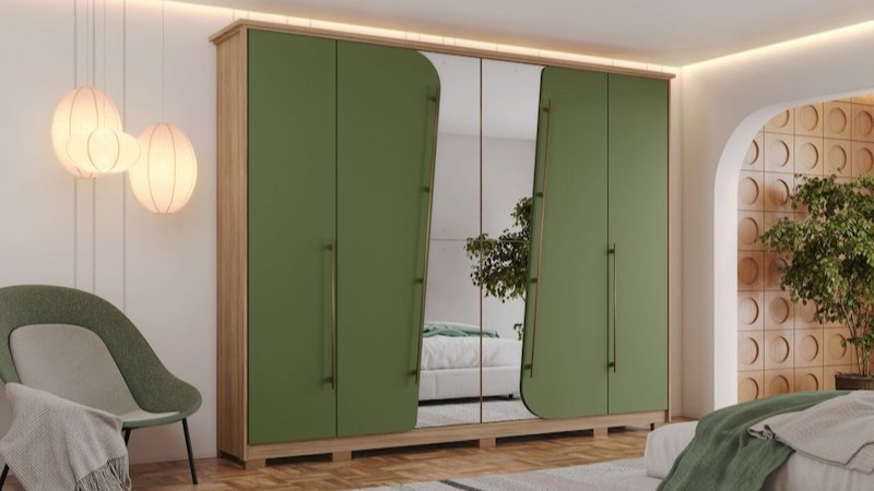 Guarda-roupa de casal de madeira com espelho e portas verdes