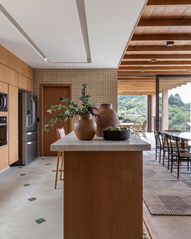 Cozinha rústica com decoração minimalista